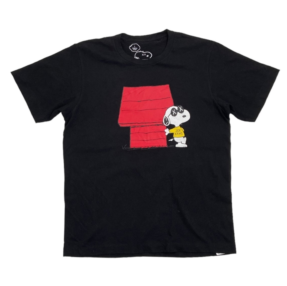 KAWS x Uniqlo x Peanuts Joe KAWS Black Doghouse Tee Size LARGE ADULTS BNWT